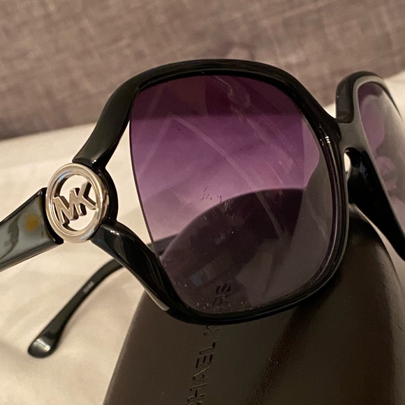 Michael Kors Pippa Large sunglasses - Picture 4 of 7